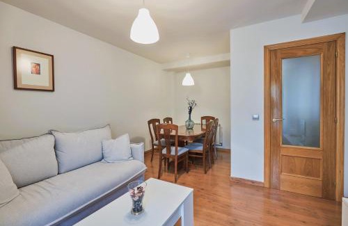 Avila Apartment | Vive Ávila - Terraza y Estilo en Plaza Italia - By Alterhome
