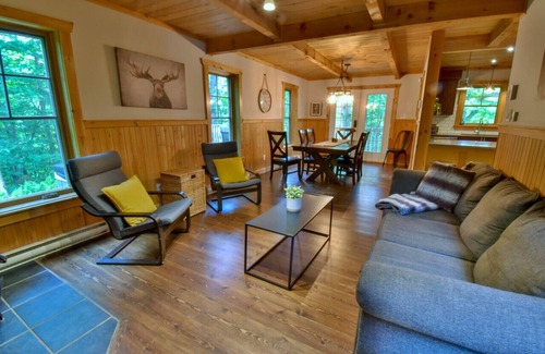 St-Adolphe-d'Howard Ski Chalet | Vivez L'expérience Chalet SPA au Cœur de la Nature
