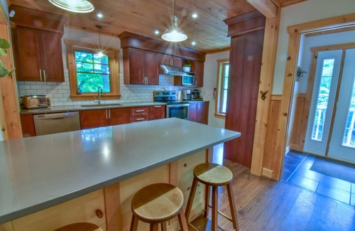 St-Adolphe-d'Howard Ski Chalet | Vivez L'expérience Chalet SPA au Cœur de la Nature