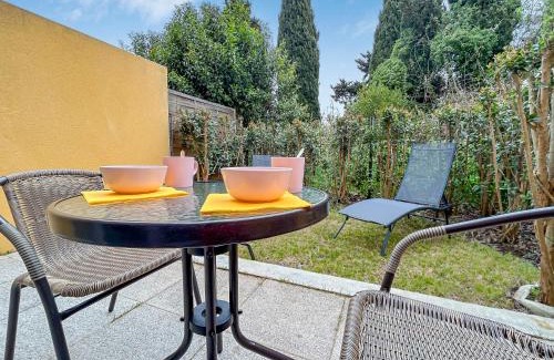 Lunel Apartment | Vivez Lunel-Clim-Wifi Fibre-Parking Privé-Patio T2