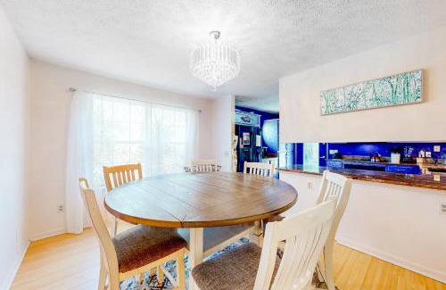 Thomas Drive House | Vivid Seabreeze