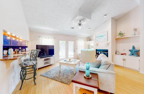 Thomas Drive House | Vivid Seabreeze
