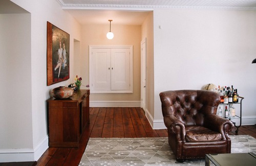 Connelly House | Vogue-featured lodging + event barn. Pup friendly!