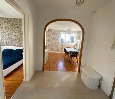 Lempdes Apartment | Volcan Ocre-4 pers-Spacieux et chaleureux - Parking privatif - Proches axes, commerces et services - Check in 24-24