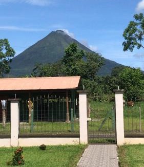 La Fortuna Apartment | Volcano Refuge House