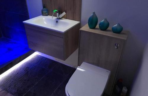Penpont House | Vollie House with Hot Tub, Sauna & Log Burner