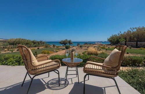 Kefalonia Apartment | Votsalo - Beachfront villa suite