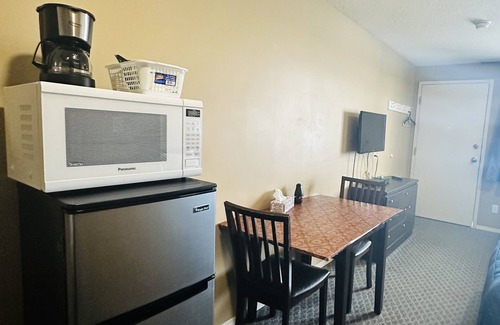 Rocky Mountain House Hotel | Voyageur Motel