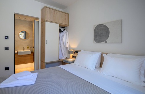 Lefktron Hotel | VRAHOS Executive Suite, Mani Suites