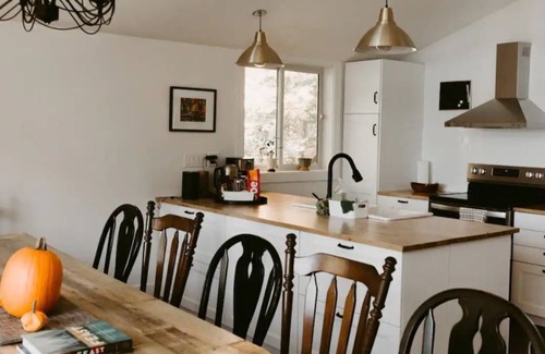 Trent Lakes Cottage | Vrbo Property