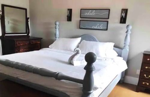 Trent Lakes Cottage | Vrbo Property