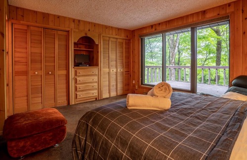 Saint-Faustin-Lac-Carre Ski Chalet | Vrbo Property