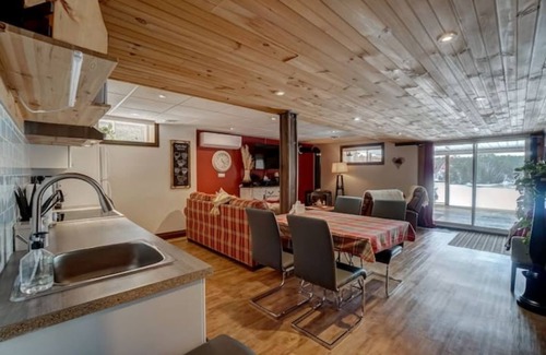 Val-des-Bois Apartment | Vrbo Property