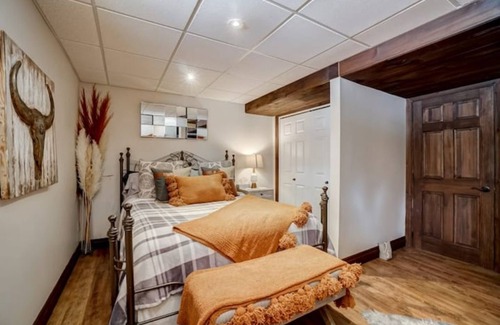 Val-des-Bois Apartment | Vrbo Property