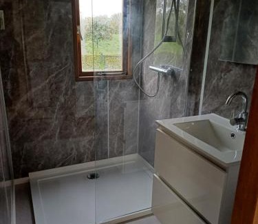 Zuid-Scharwoude Ski Chalet | Vrijstaand chalet met veel buitenruimte en veranda