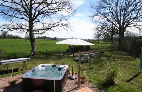 Thil-sur-Arroux House | Vrijstaand huis in Thil sur Arroux met jacuzzi