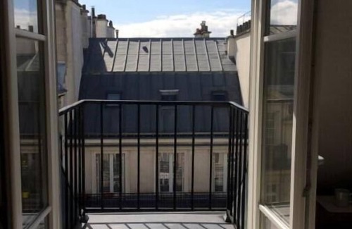 L'Europe Apartment | VUE Tour Eiffel Depuis LE Balcon Studio Lumineux Avec VUE SUR LES Toits DE Paris