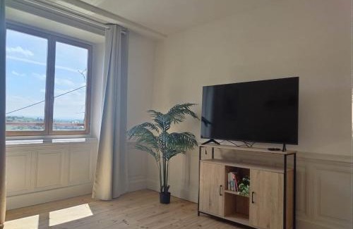 Thiers Apartment | Vue Volcans Studio de Charme Thiers Centre