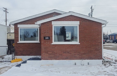 Vulcan House | Vulcan's First VRBO- Comfy 1952 Bungalow