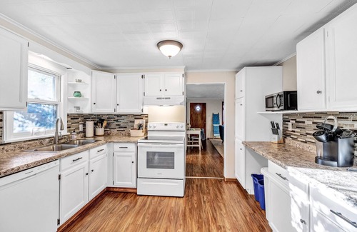 Green Bay House | ⌈W a t e r f r o n t ⌋ cottage with tower! ⏏︎