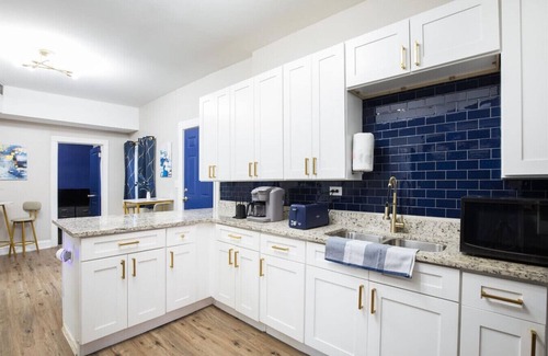 Brighton Park Apartment | W Pershing · Large Chicago Apt 3 Bed | 12 Min Downtown | Arcade