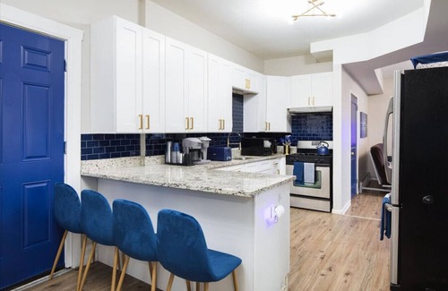 Brighton Park Apartment | W Pershing · Large Chicago Apt 3 Bed | 12 Min Downtown | Arcade