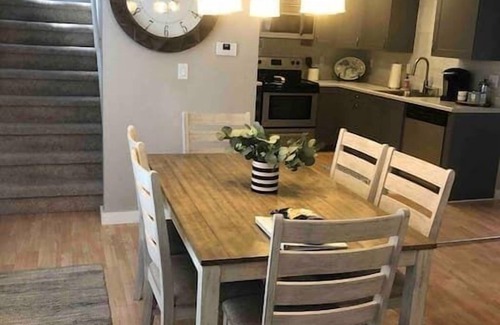 Muskego House | W172-Center-1 · Lake Muskego House, Walk to Stores & Restaurants