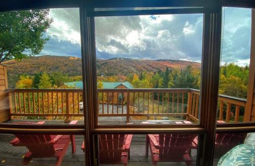Bretton Woods Villa | W5 AIR CONDITIONED Mount Washington Place townhouse with fireplace air hockey free and fast wifi