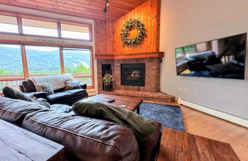 Bretton Woods Villa | W5 AIR CONDITIONED Mount Washington Place townhouse with fireplace air hockey free and fast wifi