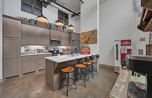 Brazos Condo | Waco Memory Lane, Downtown Luxury Loft- Steps to Silos/Baylor/McLane