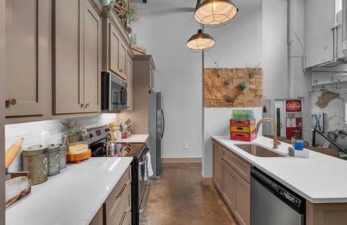 Brazos Condo | Waco Memory Lane, Downtown Luxury Loft- Steps to Silos/Baylor/McLane
