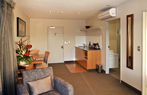Holdens Bay Hotel | Wai Ora Lakeside Spa Resort