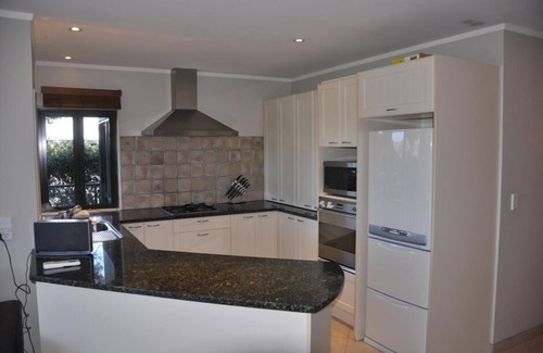 Oneroa House | Waiheke Beach Villa Oneroa