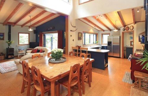 Ostend House | Waiheke Escape