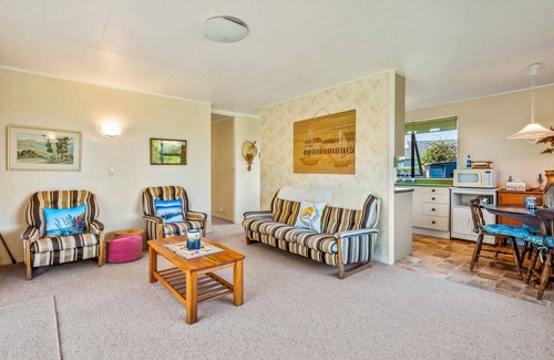 Waikanae House | Waikanae Waves - Waikanae Beach Holiday Home