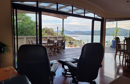 Russell House | Waikare Retreat - Stunning Views