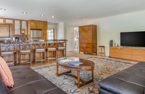 Waimea House | Waimea Estate near Parker Ranch & beach with two decks & home office, WiFi