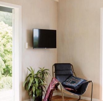 Raglan House | Wainui Stream Cottage