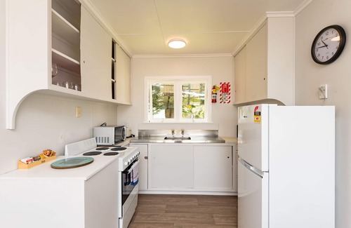 Paihia Cabin | Waitangi Beach Bach 30A