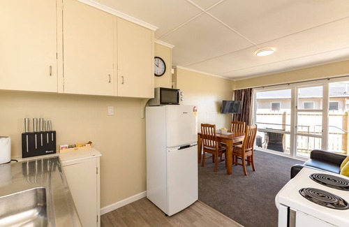Paihia Cabin | Waitangi Beach Bach 30A