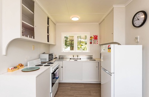 Paihia Cabin | Waitangi Beach Bach 30B