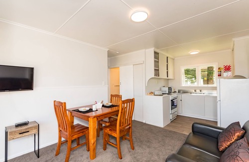 Paihia Cabin | Waitangi Beach Bach 30B