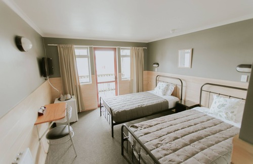Waitomo Caves Hotel | Waitomo Village Chalets Home of Kiwipaka