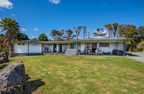 Matapouri House | Waitorupai Retreat 1 - Sandy Bay Holiday Home