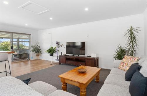 Matapouri House | Waitorupai Retreat 1 - Sandy Bay Holiday Home
