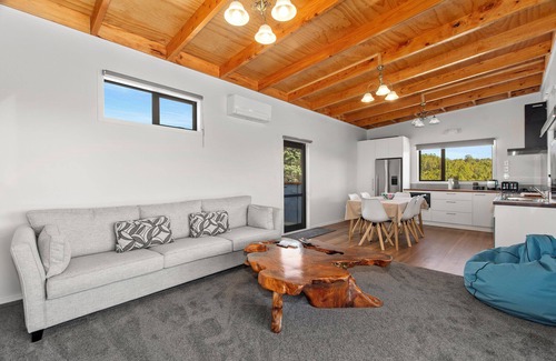 Matapouri House | Waitorupai Retreat 2 - Sandy Bay Holiday Home
