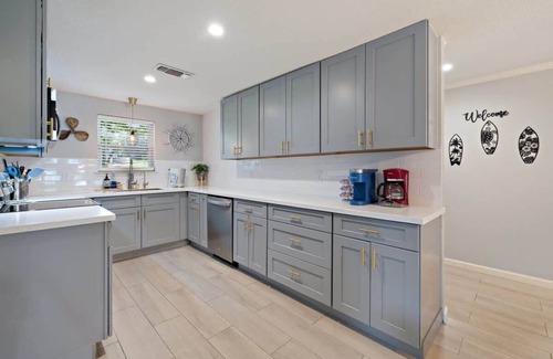 Kingsland House | Wake at the Lake on LBJ! Dock, fishing, and fun!