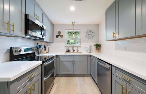 Kingsland House | Wake at the Lake on LBJ! Dock, fishing, and fun!