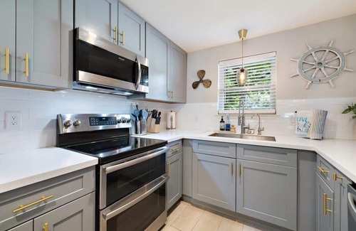 Kingsland House | Wake at the Lake on LBJ! Dock, fishing, and fun!