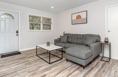 Northeast Virginia Beach House | Wake Forest Bungalow - Suite B